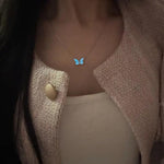 Charger l'image dans la galerie, Cliente portant le collier papillon

