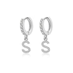 Charger l&#39;image dans la galerie, Boucles &quot;Initiale Hoops&quot; ~ Argent Sterling
